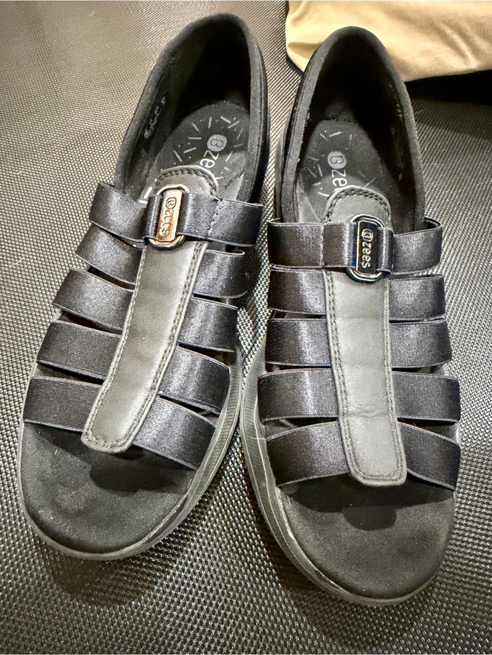 Bzees Black Strappy Women's Slip-On Sandals